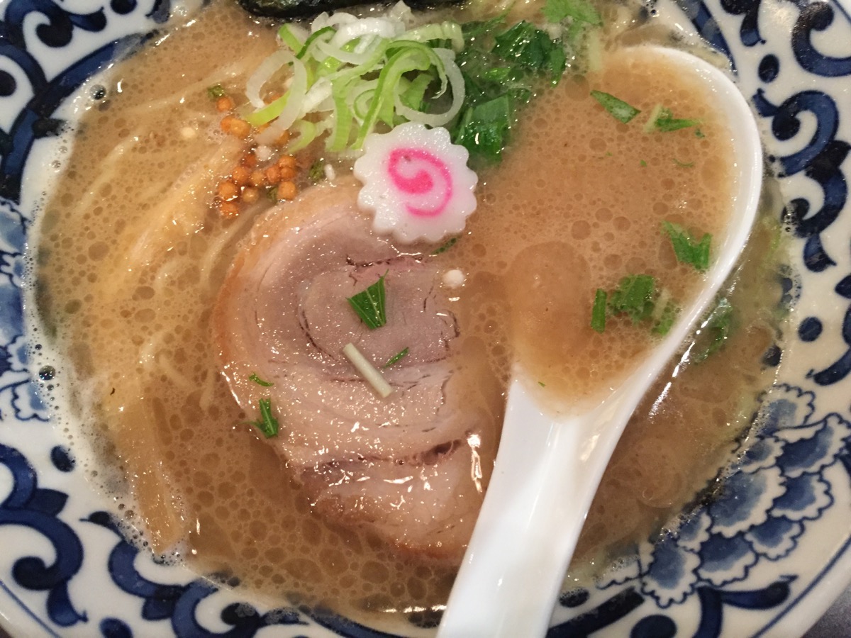 東京駅斑鳩の豚骨魚介らー麺