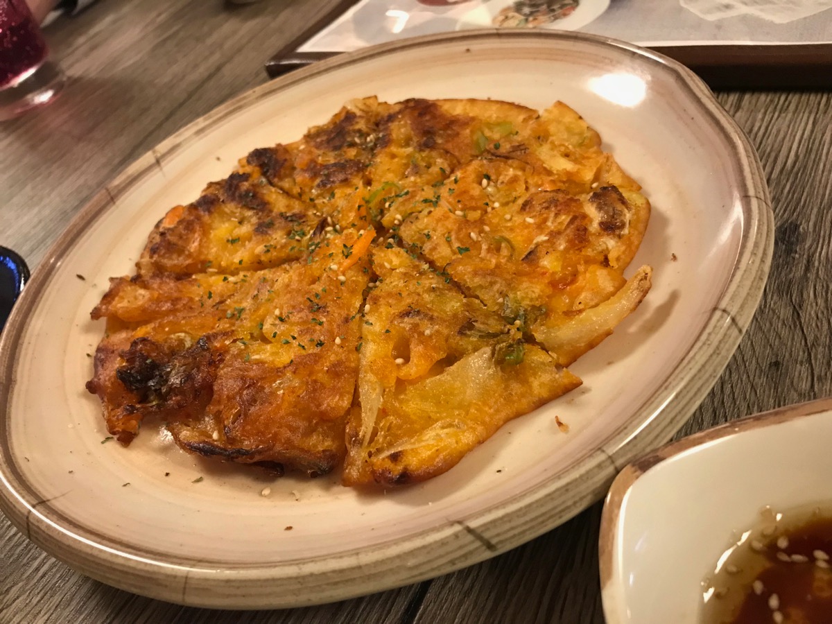 韓国料理サランバンのキムチチヂミ
