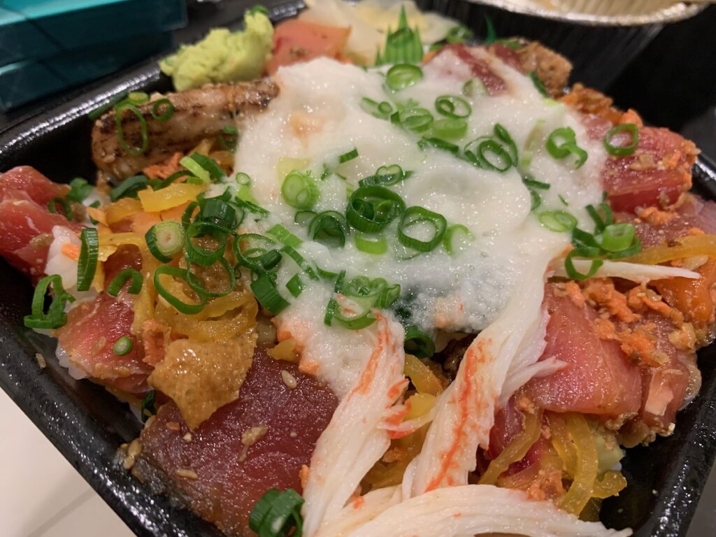 丼丸One笹舟四つ木店のバラとろろ丼