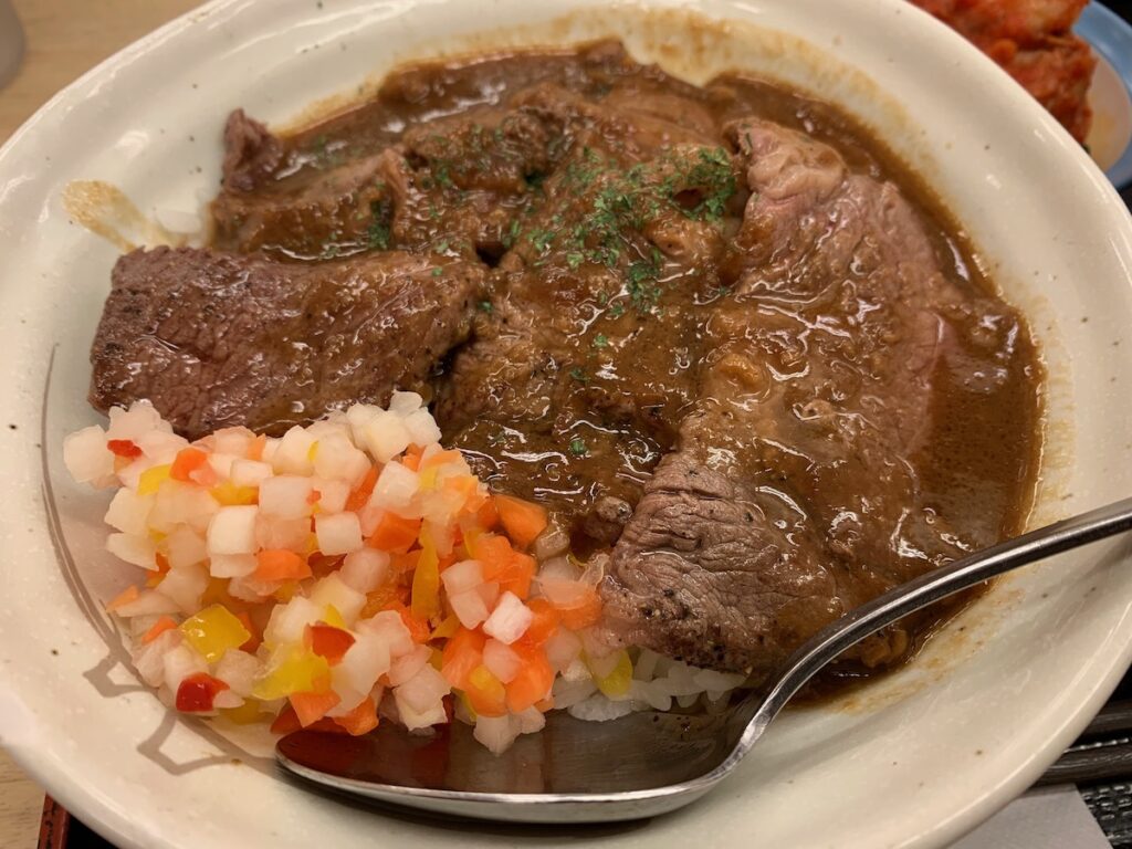 松屋江戸川店の選べる極旨ソースの牛ステーキ丼（洋風ガーリックソース）