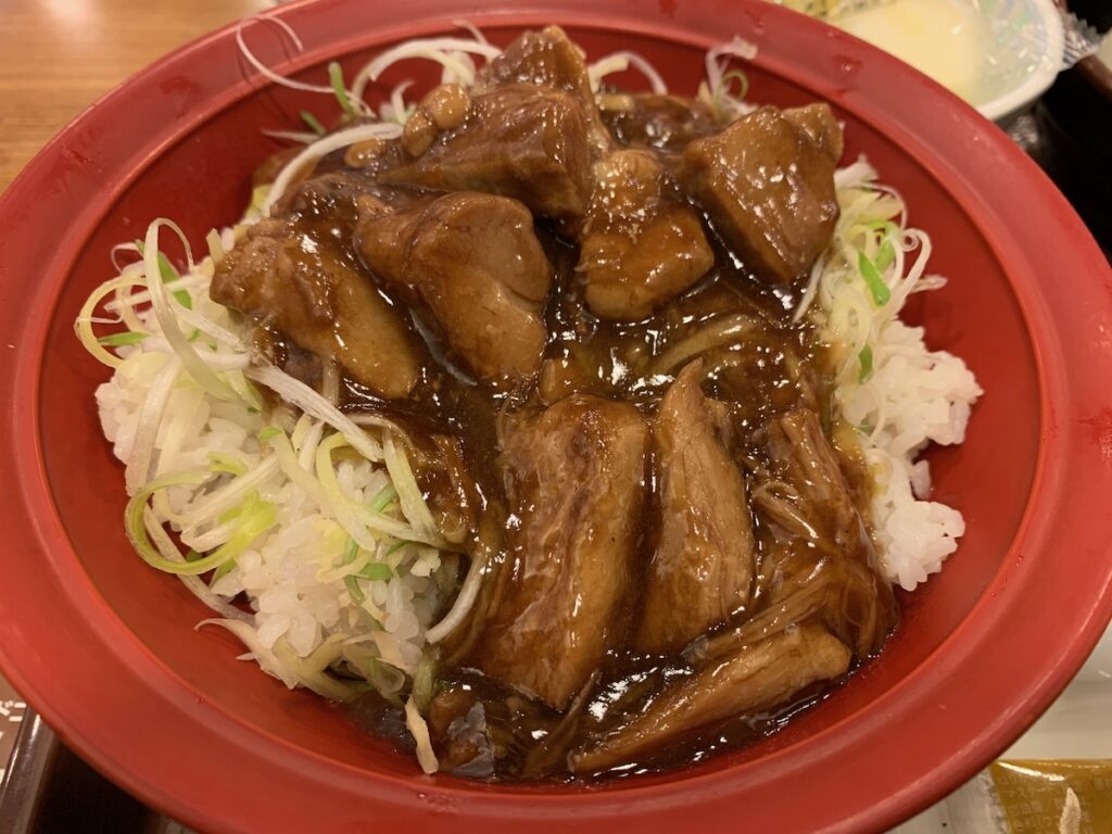 すき家一之江駅前店の豚角煮丼