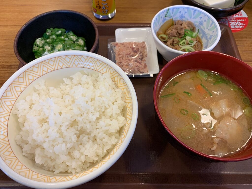 すき家一之江駅前店のまぜのっけごはん朝食