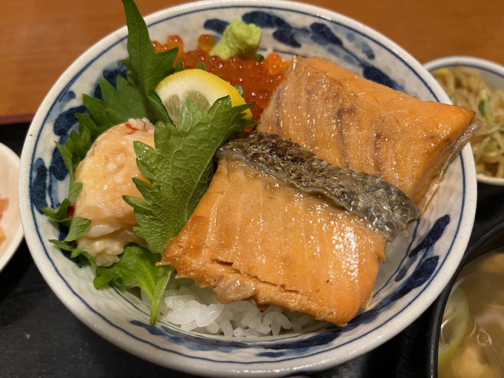 港食堂の越佐親子丼