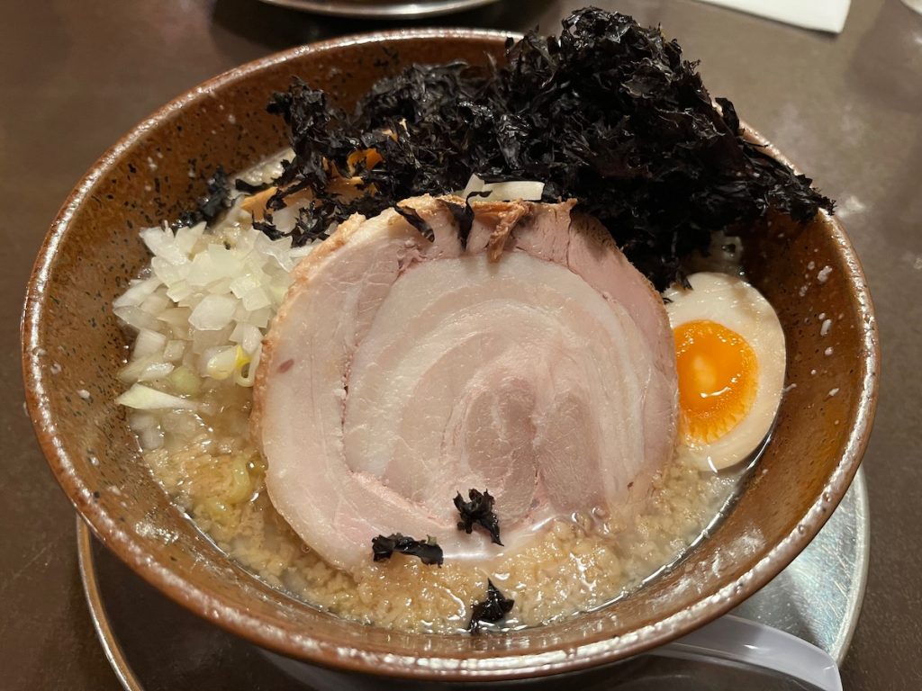 麺や麺五郎駅前店のこってり背油磯のりラーメン