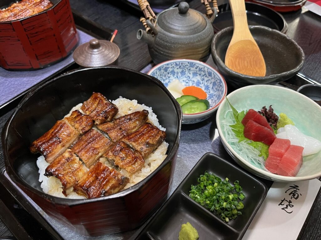 うなぎ和田平浅草店の名物ひつまぶしお造り付