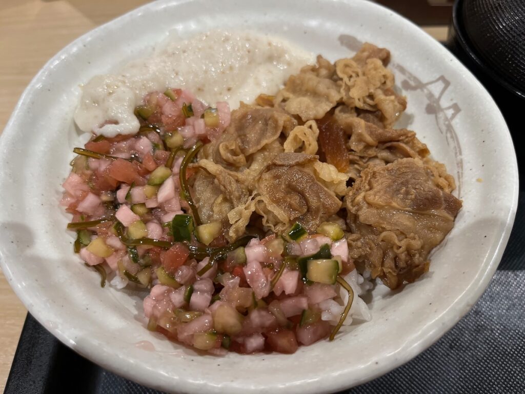 松屋大井町店の梅だし三色丼