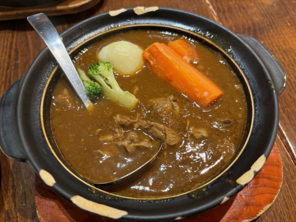 Hot Spoon 丸の内店の野菜牛すじ煮込みカレー