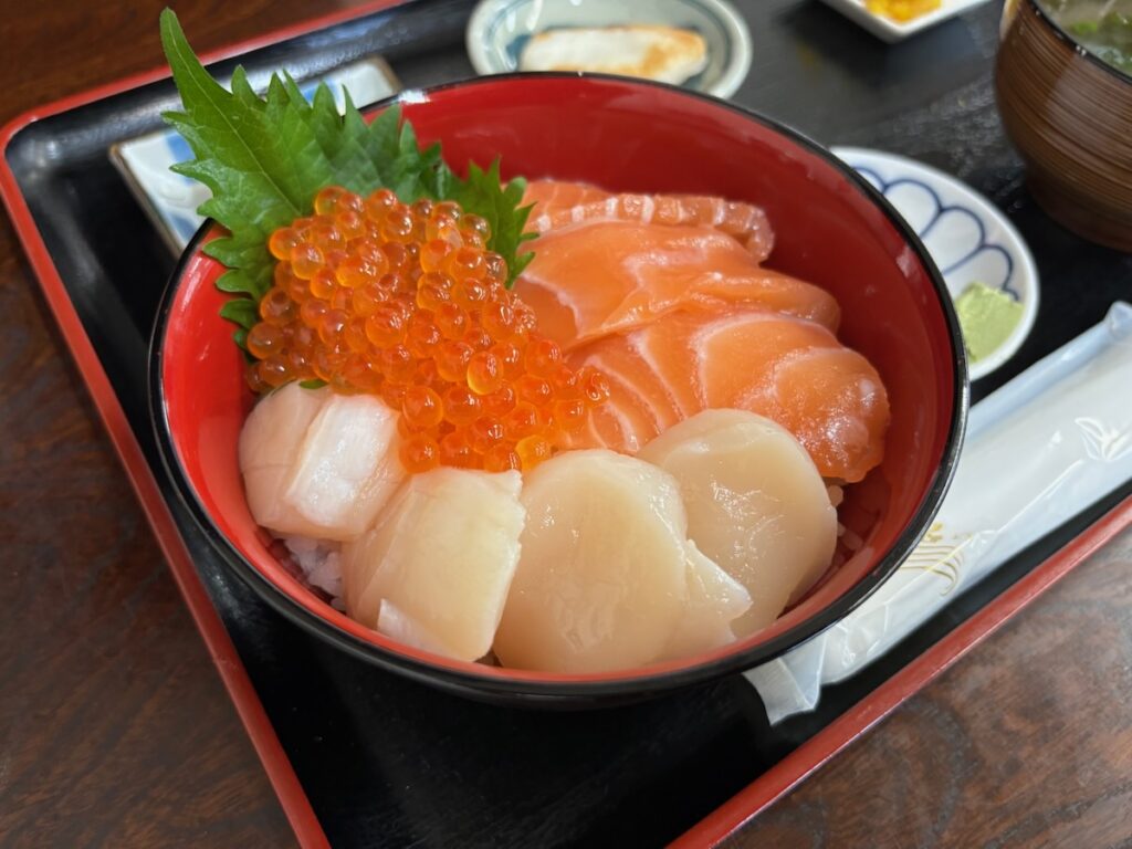 漁師の海鮮丼の三色丼