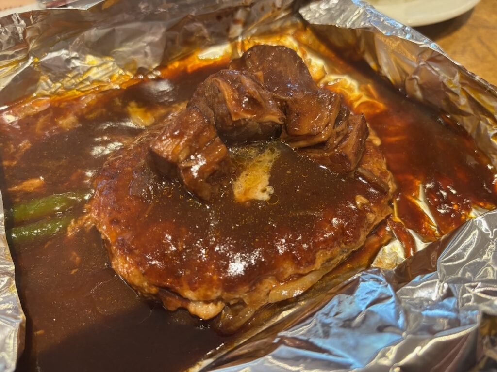 ココス瑞江店の濃厚ビーフシチューの包み焼きハンバーグ