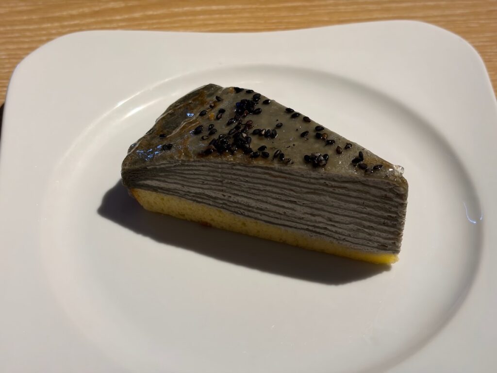 むさしの森珈琲松戸新田店の黒胡麻ミルクレープ