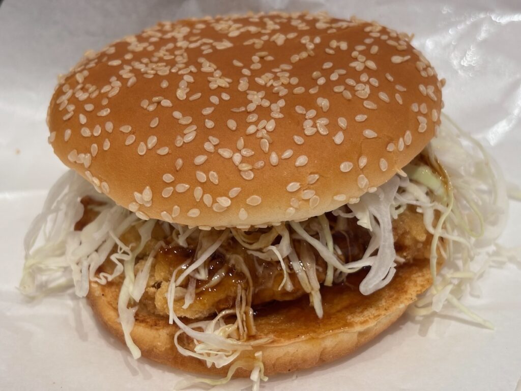ドムドムハンバーガー東大島店の甘辛チキンバーガー