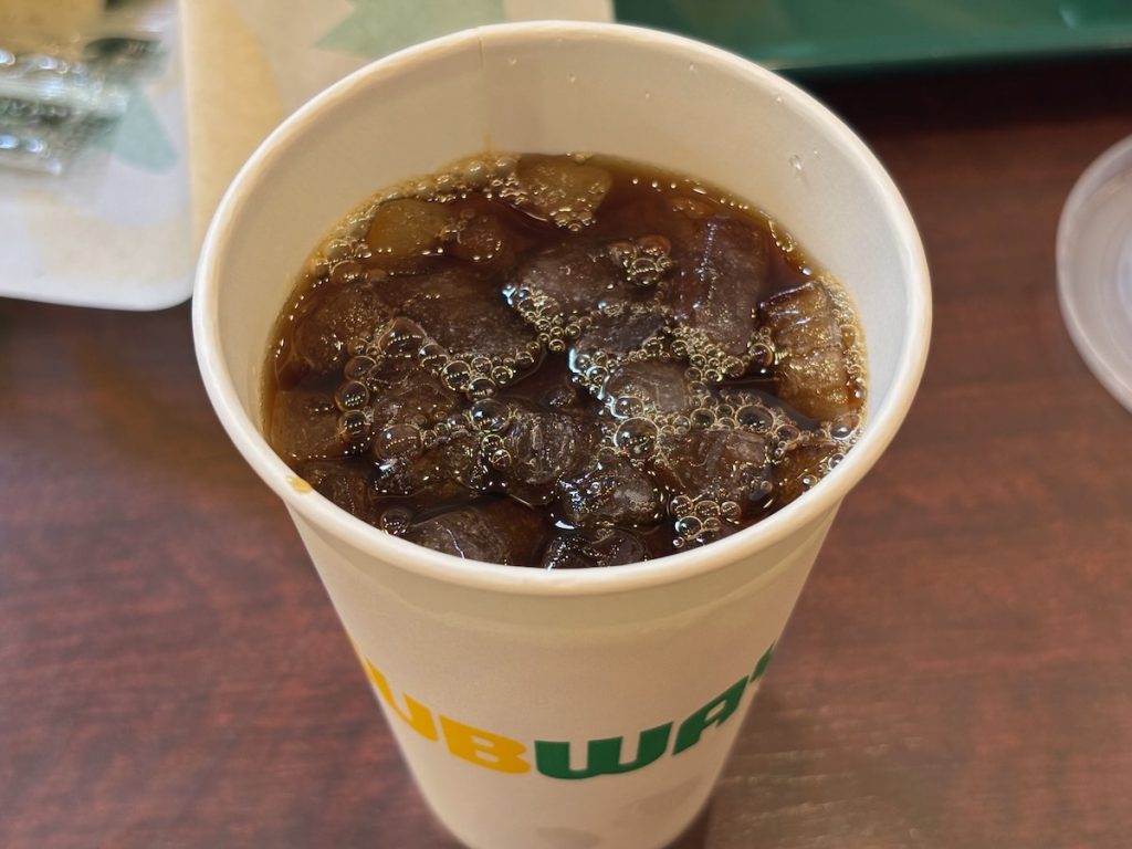 サブウェイニッケコルトンプラザ店のアイスコーヒー