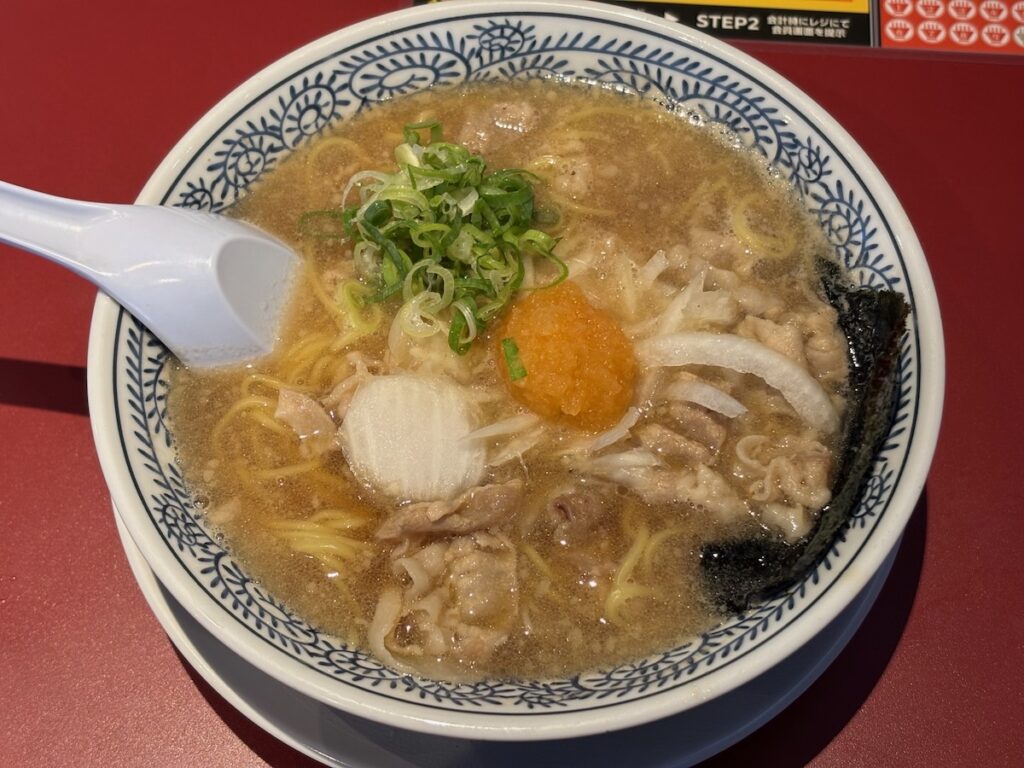 丸源ラーメン江戸川鹿骨店の熟成醤油ラーメン肉そば