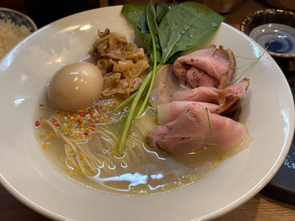 拉麺はま家の特製牡蠣とあさりオイルの塩そば