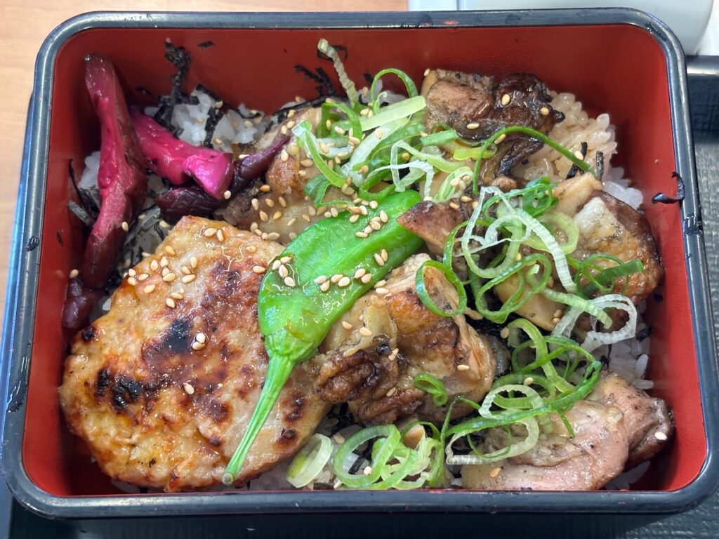 なか卯大島店の炭火焼き鶏重