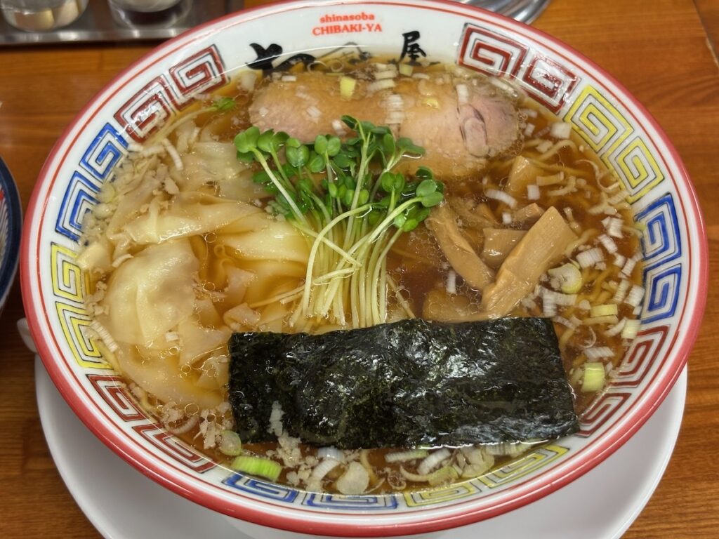 ちばき屋のワンタンそば（醤油）