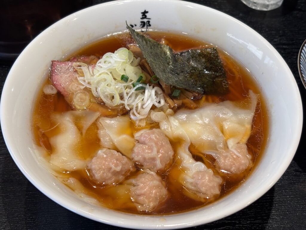支那ソバ小むろのワンタンメン（醤油）