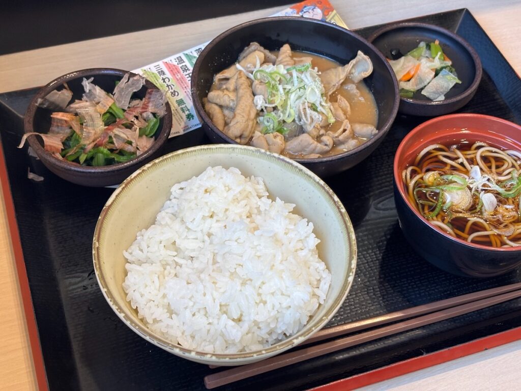 ゆで太郎もつ次郎環七西瑞江店のもつ煮定食