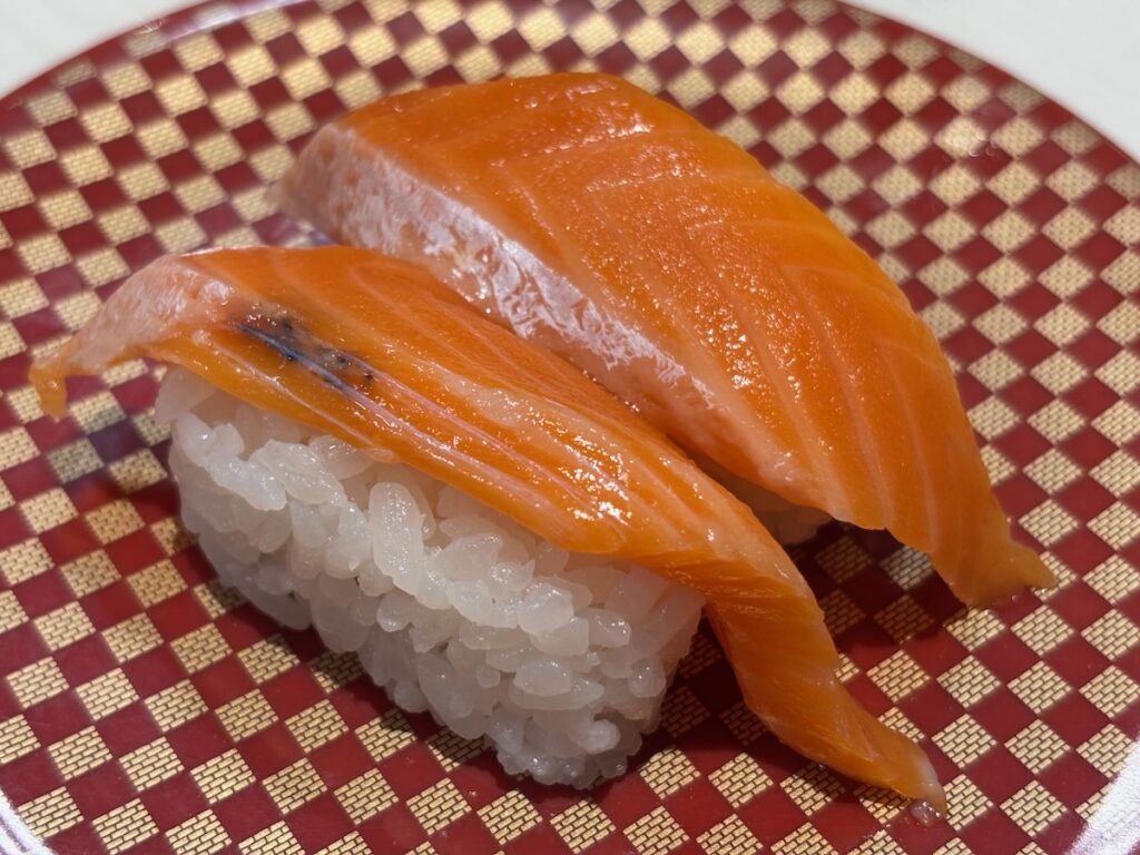 魚べい船橋海神店のサーモン