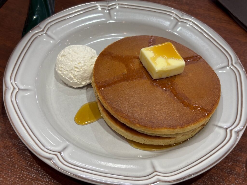 珈琲館イトーヨーカドー四つ木店のトラディショナル・ホットケーキ（ホイップクリーム付き）