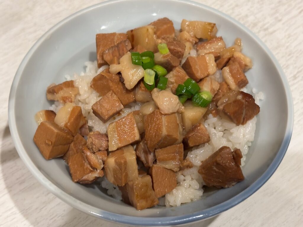 麺と飯一真の柔らか角煮飯