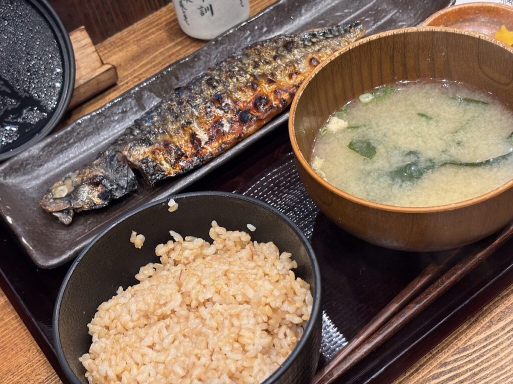 炭火焼干物定食しんぱち食堂亀戸店のさば文化干し定食（熟成玄米）