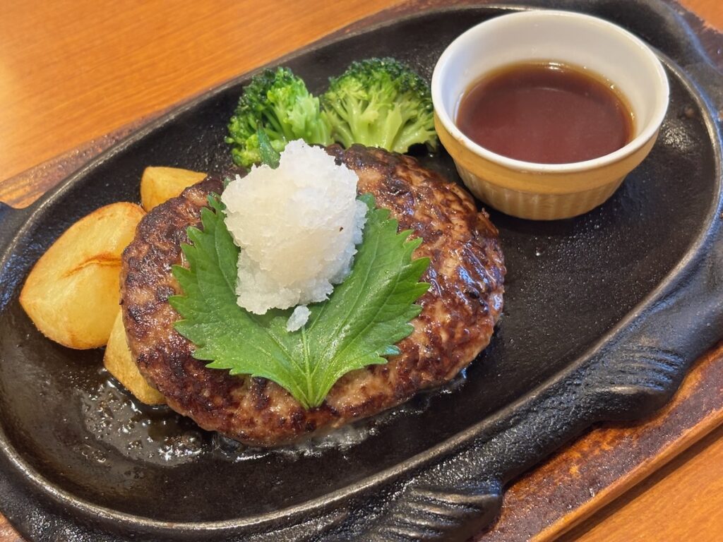 ステーキハウスフォルクス葛西店の和風おろしハンバーグランチ（サラダバー付き）