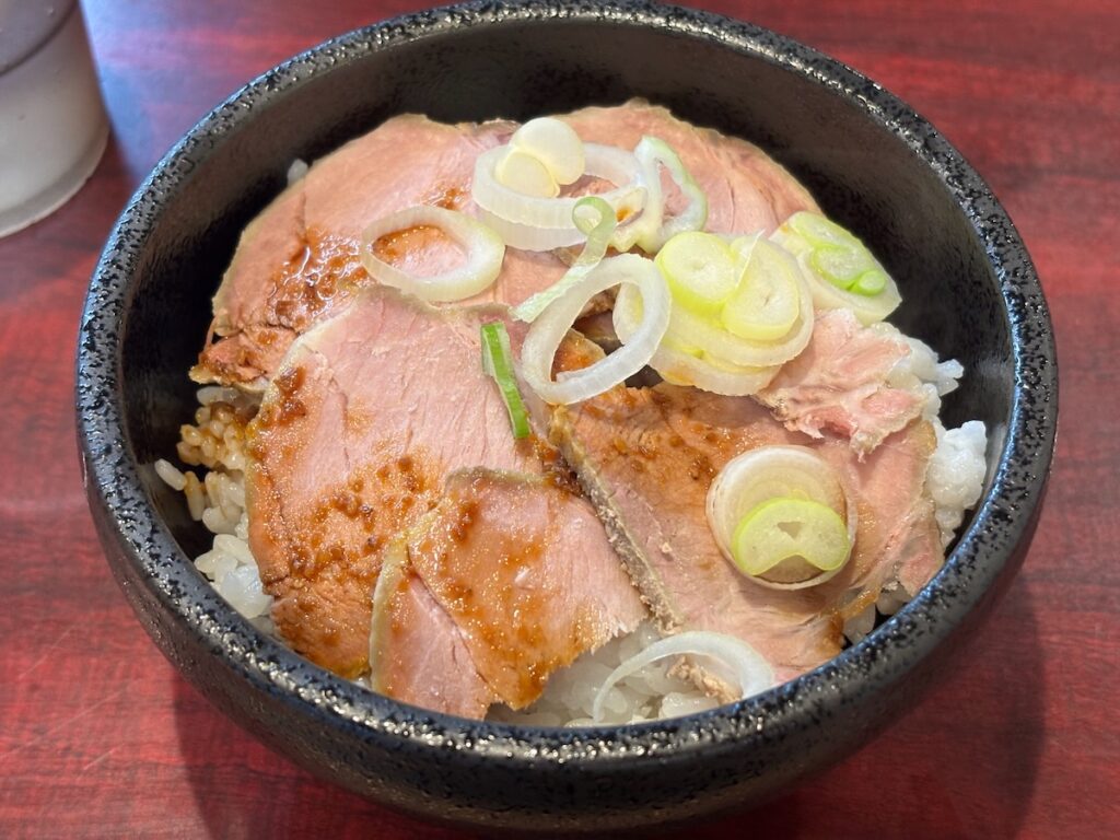 こってりらーめんなりたけ本八幡店のチャーシュー丼（ニンニク風味）