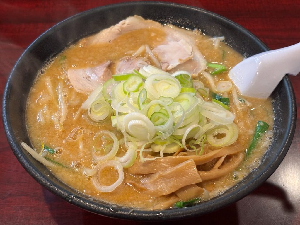 こってりらーめんなりたけ本八幡店のみそらーめん