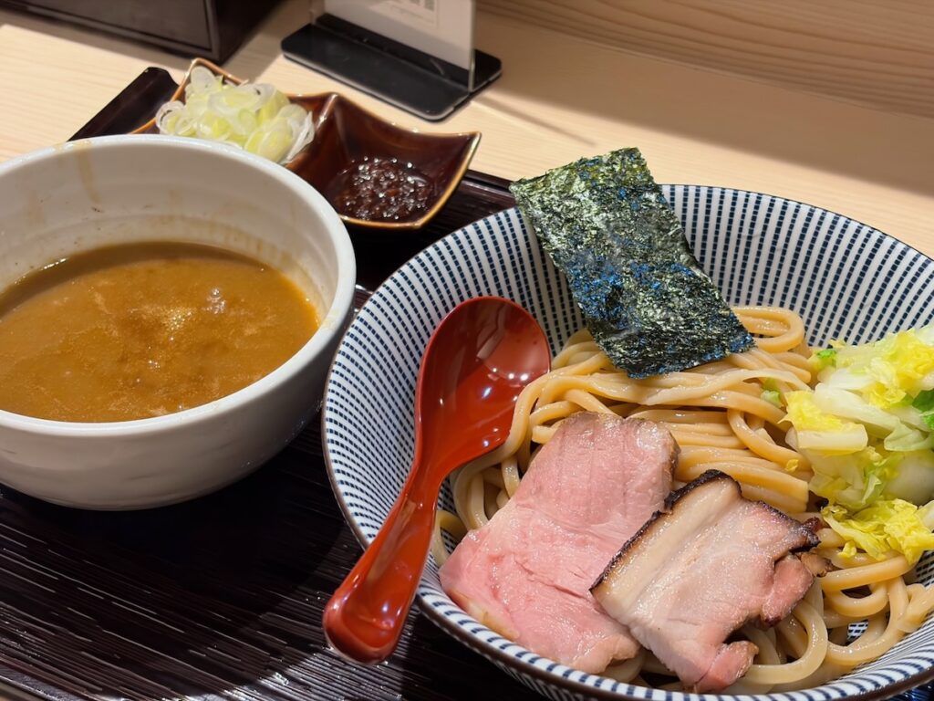 長男、もんたいちおのつけ麺
