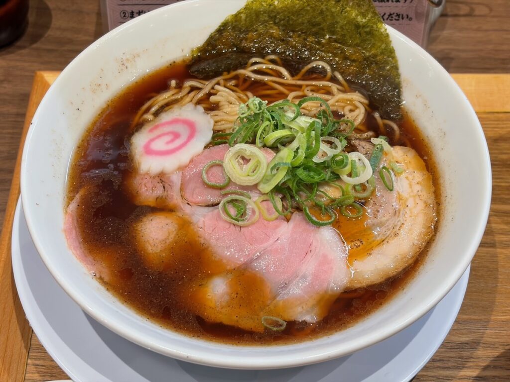 おダシと銀しゃり中華そば無作の淡麗中華そば