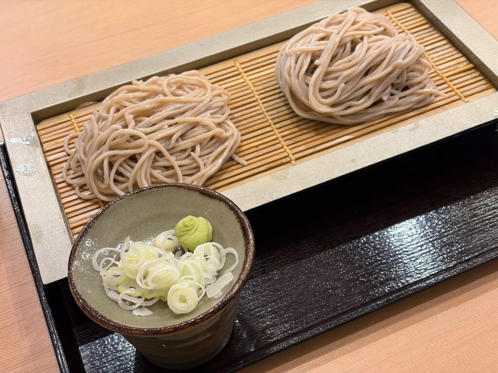 北海道そばさくらショップス市川店の合い盛りそば