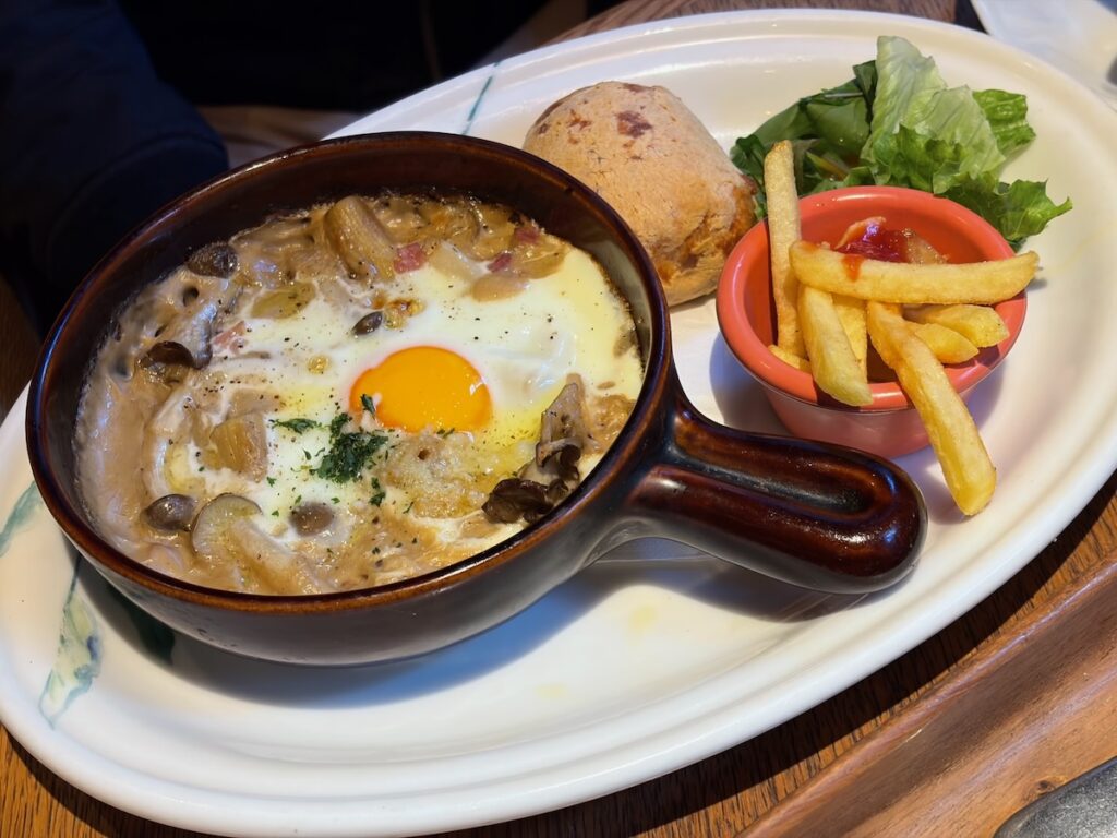 ドトール珈琲農園江戸川店のポルチーニのお月見グラタンプレート