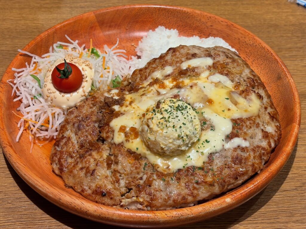 びっくりドンキー南行徳店のからし香るガリバーポテサラパケットディッシュ