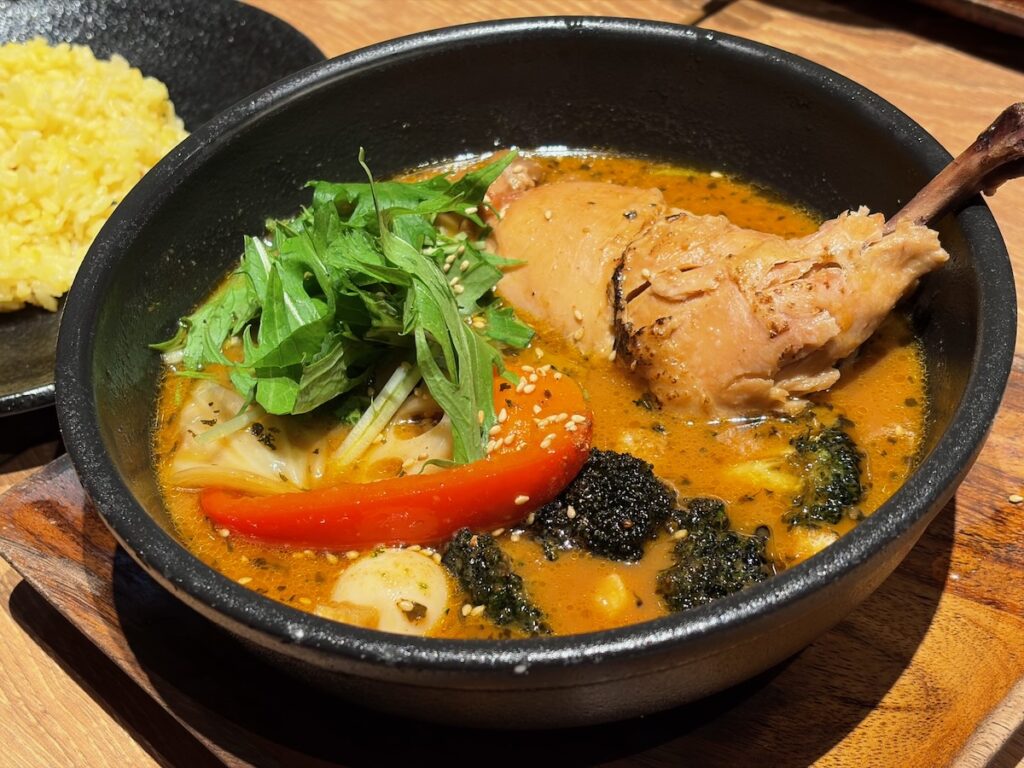 スープカレーGARAKU新千歳空港店の柔らかチキンレッグと野菜