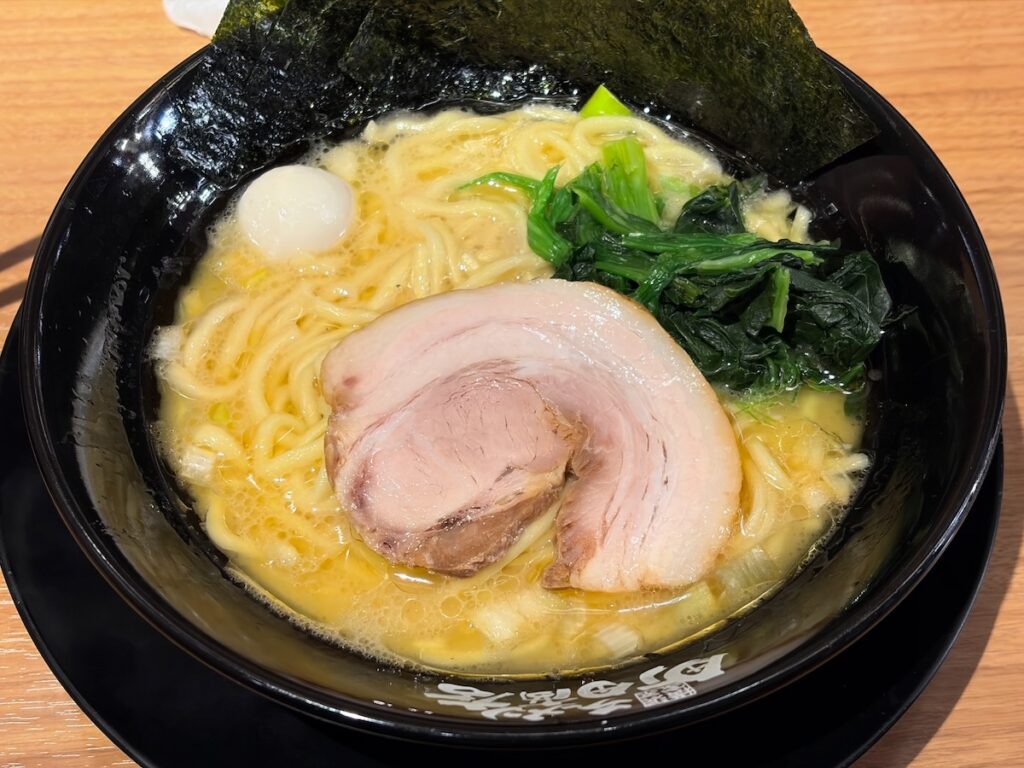 横浜家系ラーメン町田商店行徳店のラーメン（醤油）