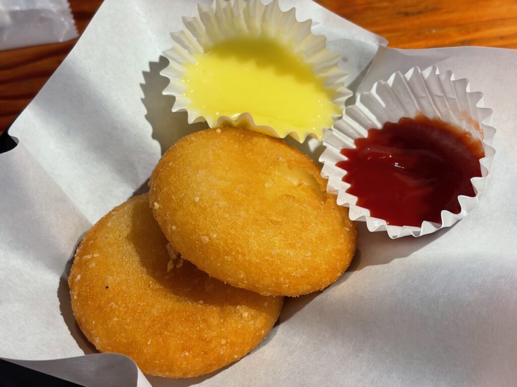 鳥貴族巣鴨店のカマンベールコロッケ