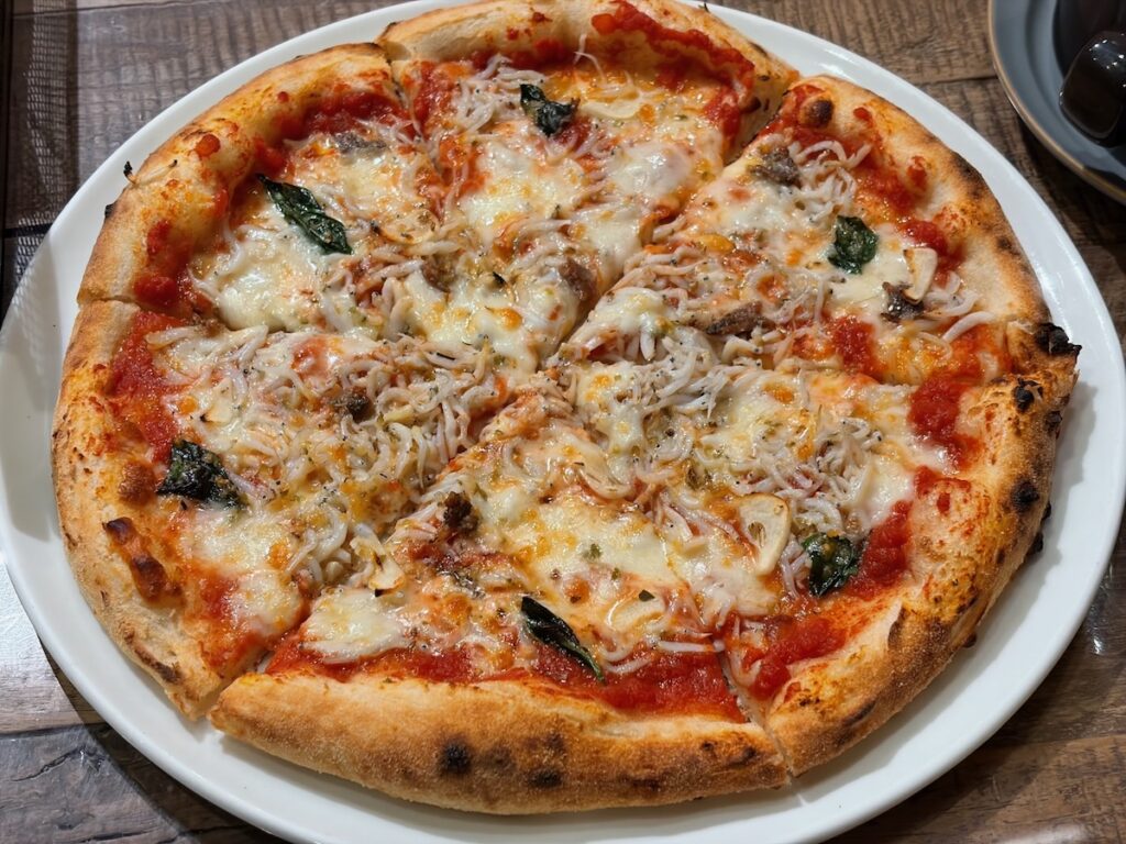 ピザマリーナイチノエのしらすとアンチョビ