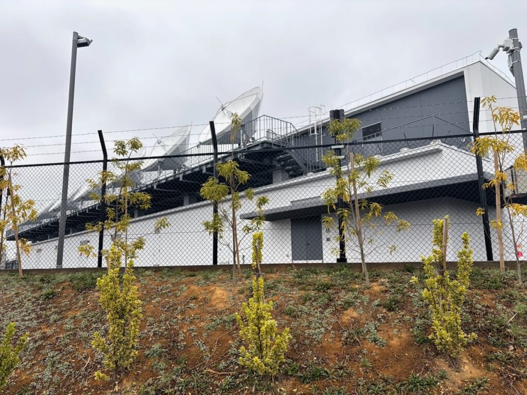 KDDI（多摩ネットワークセンター）