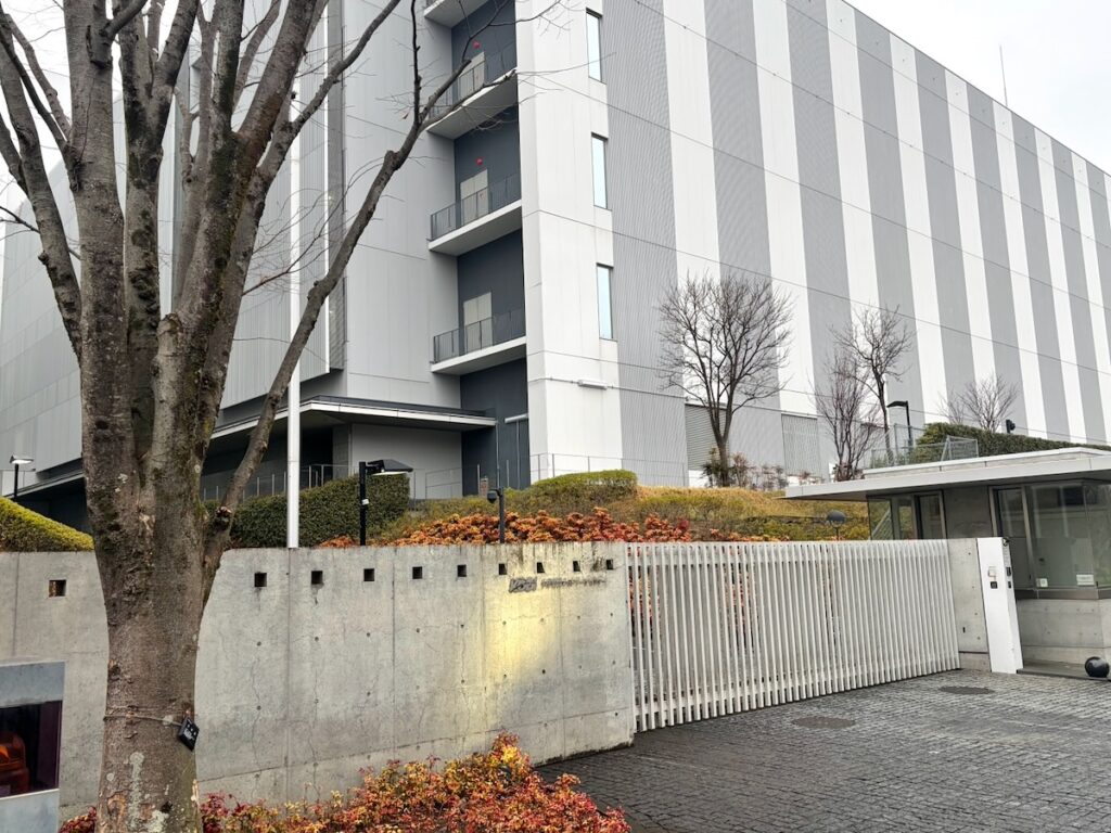 KDDI（多摩第四ネットワークセンター）