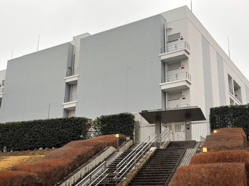 KDDI（多摩第四ネットワークセンター）