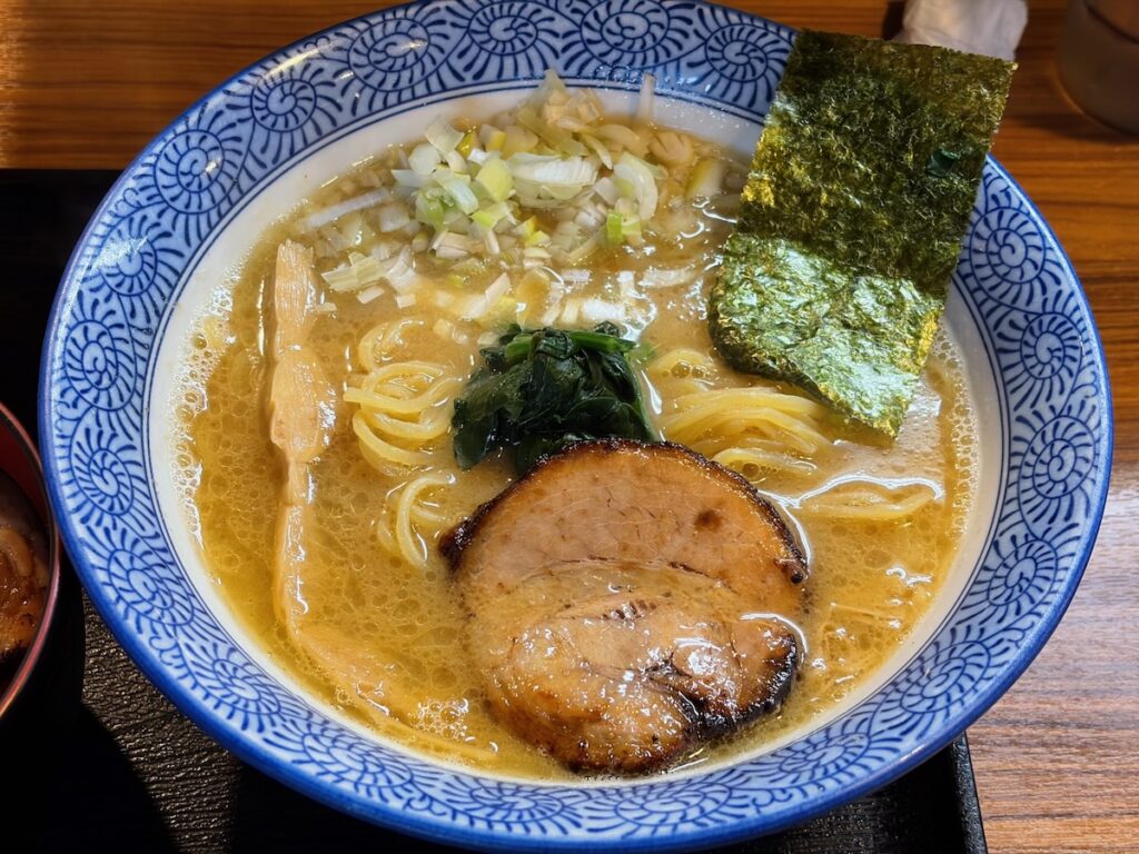 らーめん鈴家の濃厚鶏魚介ら〜めん