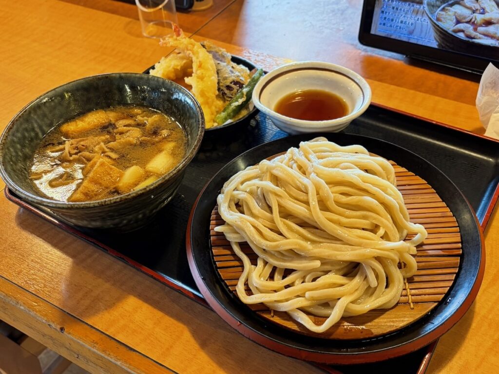久兵衛屋青梅新町店の肉つけ汁うどん天ぷら盛りセット