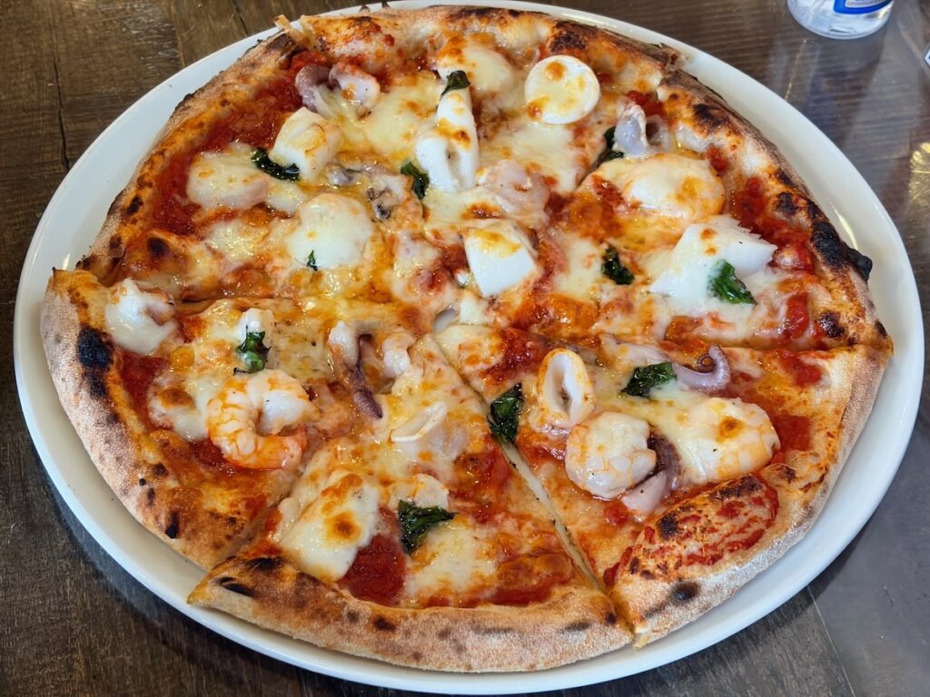 ピザマリーナイチノエのたっぷりシーフードのペスカトーラ