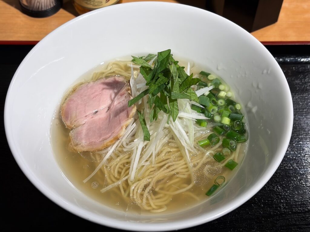 七壱ラーメンの牛骨塩ラーメン