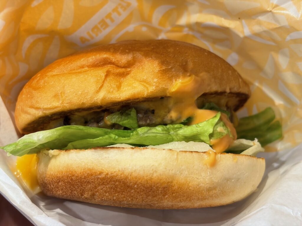 ゼッテリア瑞江駅前店の絶品チーズバーガー