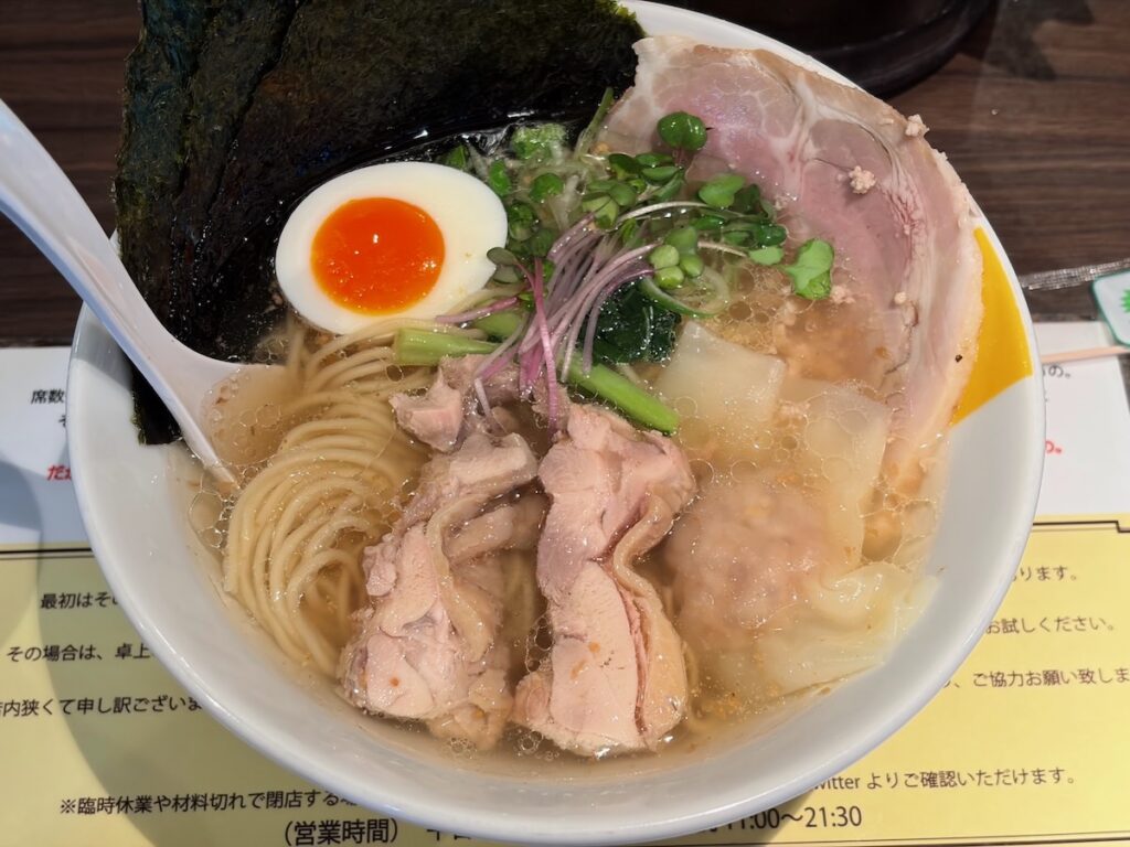 塩生姜らー麺専門店MANNISH淡路町本店の特製塩生姜らー麺