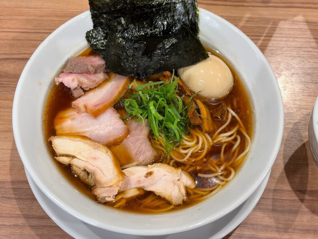 麺処ほん田秋葉原本店の特製醤油ラーメン