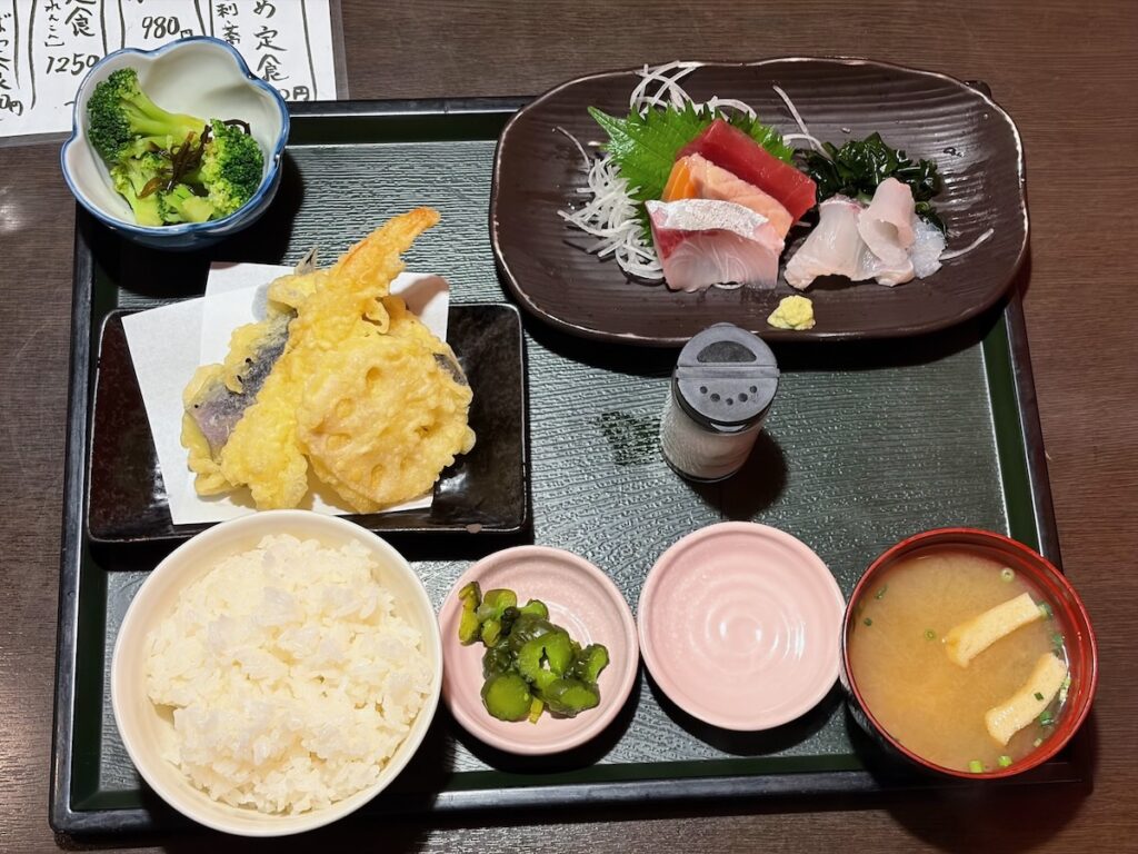 はなの舞一之江店のお刺身と天ぷら定食