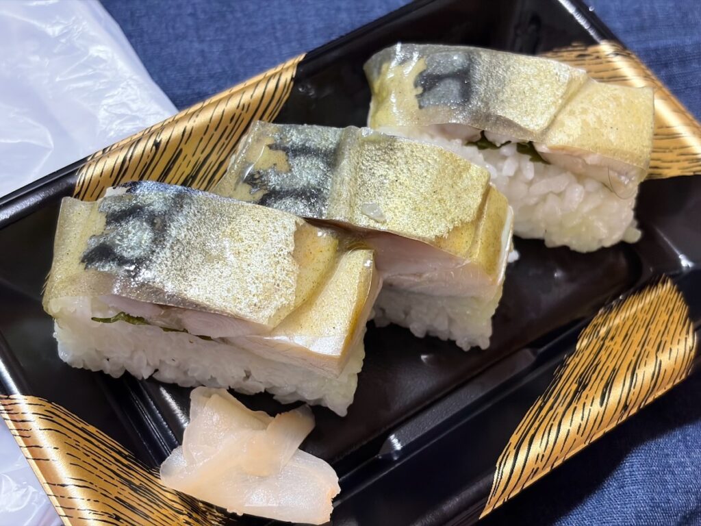 ちよだ鮨瑞江店のさば棒鮨（3貫）